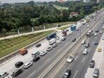 rekayasa-lalu-lintas-lawan-arah-di-tol-japek-1743846301567_169.jpeg