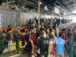 suasana-stasiun-yogyakarta-pada-momen-libur_251110161316-900.jpeg