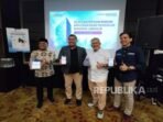anggota-badan-pelaksana-bpkh-harry-alexander-kedua-kiri-bersama_260726092921-696.jpg