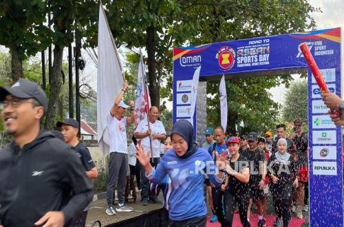 loman-park-hotel-yogyakarta-menggelar-fun-run-5k-sebagai_260719203055-968.jpeg