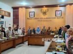 para-pelaku-batik-berfoto-bersama-jelang-pelatihan-peningkatan-kompetensi_260714080302-607.jpg