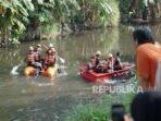 petugas-saat-patroli-kebersihan-di-sungai-code-sisi-selatan_260804154258-327.jpg